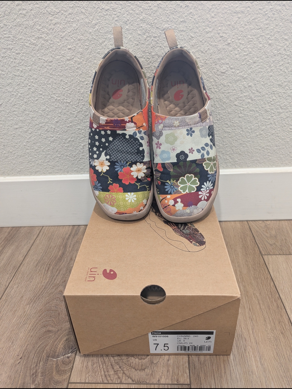 UIN Slip-On: Hana Toledo